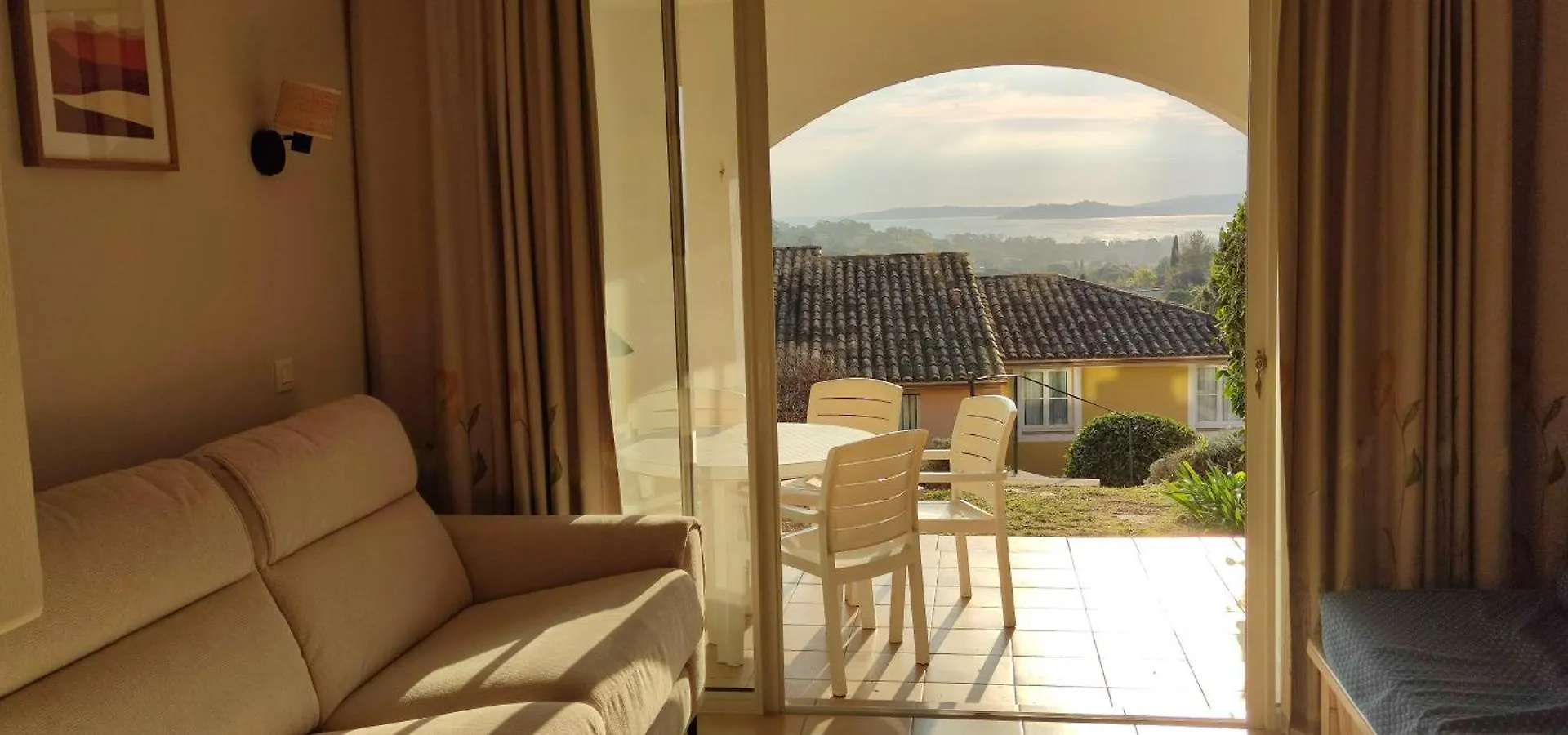 Jolie Appartement Pierre & Vacances Avec Vue Sur Mer St Tropez Grimaud 0*,